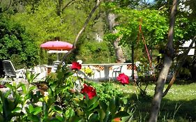Hotel La Pierre Lys À